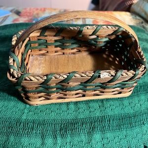 "Amish".  Handmade Woven  Basket with Handle (Signed)